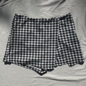 Checkered blk n wht skort
